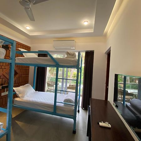 Downtown Hostels - Анжуна Екстер'єр фото