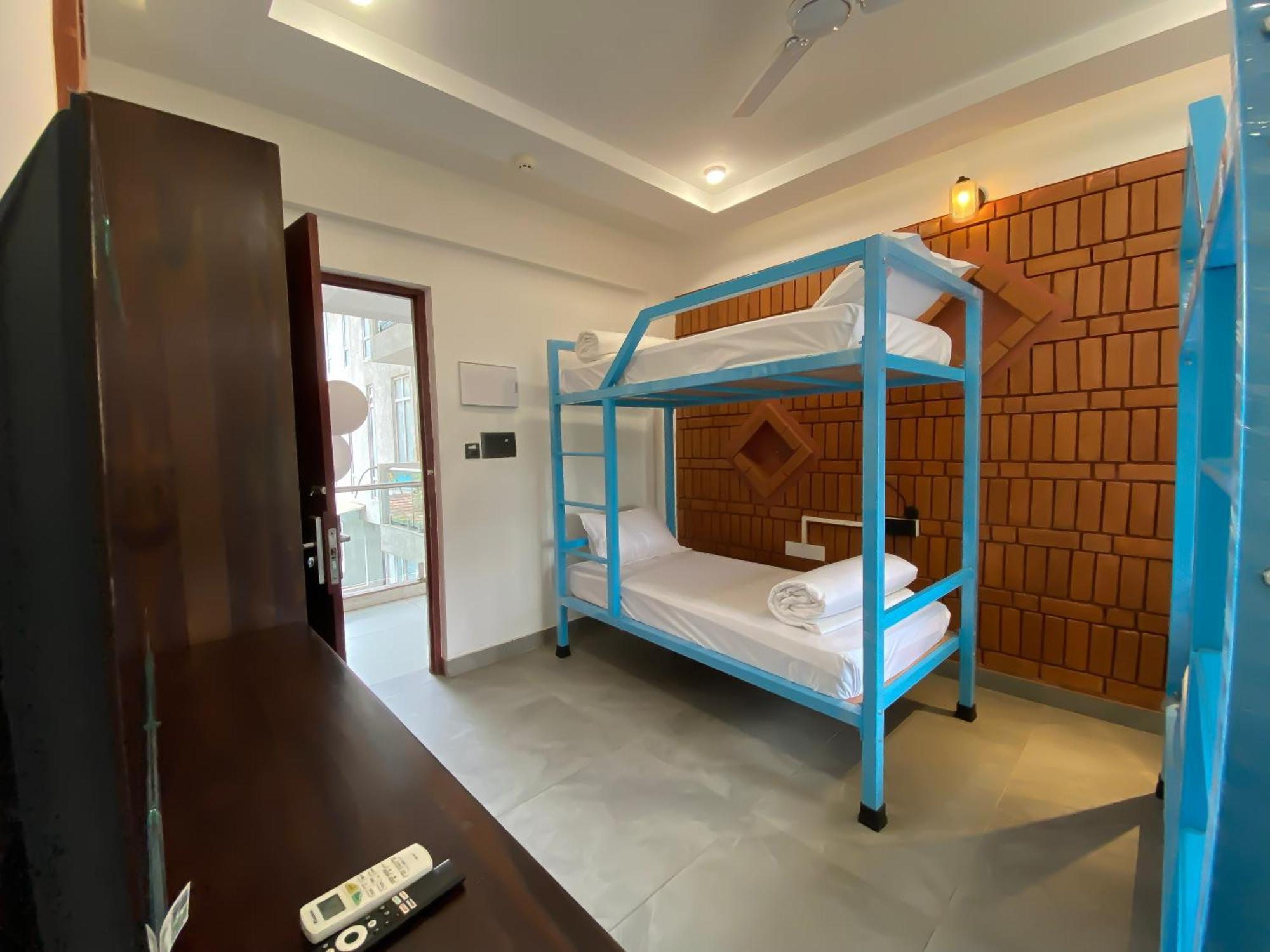 Downtown Hostels - Анжуна Екстер'єр фото