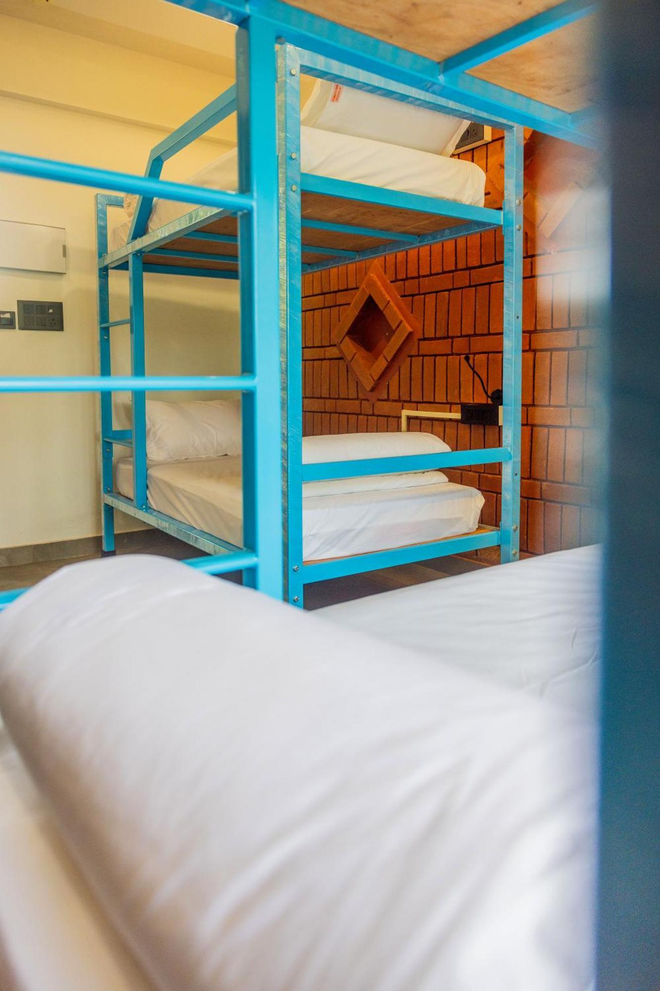 Downtown Hostels - Анжуна Екстер'єр фото