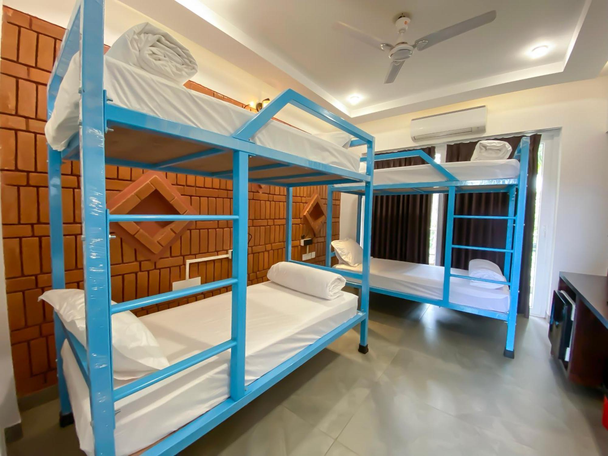 Downtown Hostels - Анжуна Екстер'єр фото