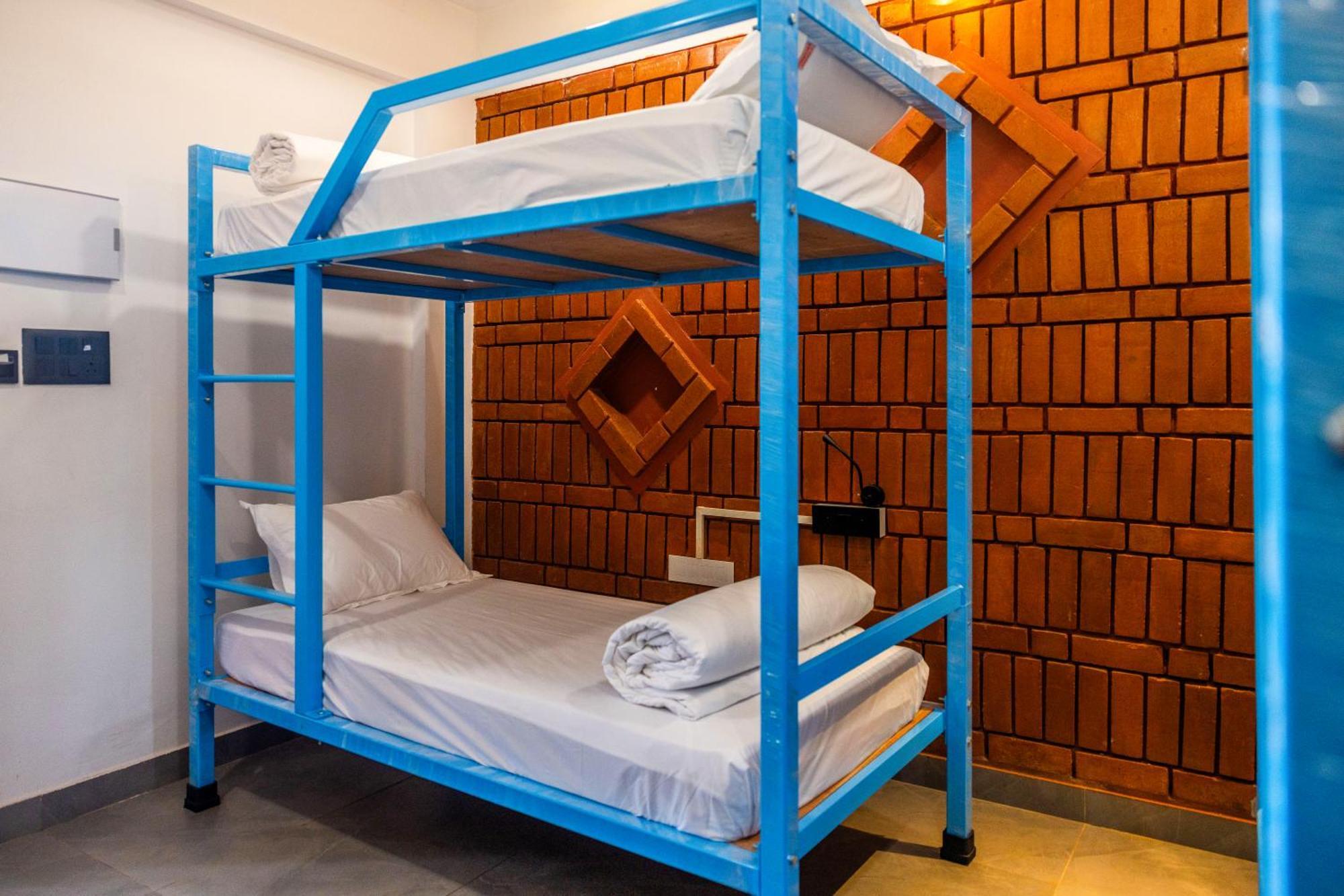 Downtown Hostels - Анжуна Екстер'єр фото